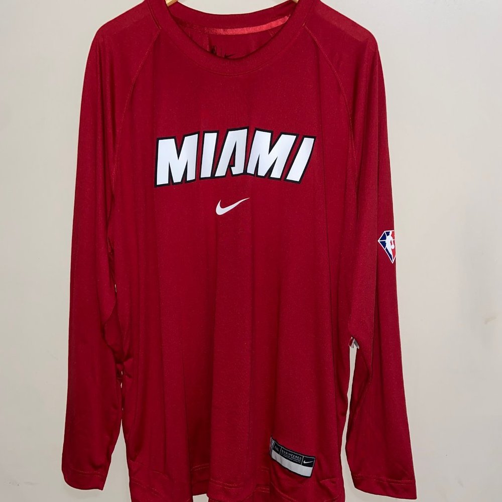 Nike NBA Miami Heat Dri-Fit Team Issue Warm Up Shooting Shirt DA8502 Men NEW